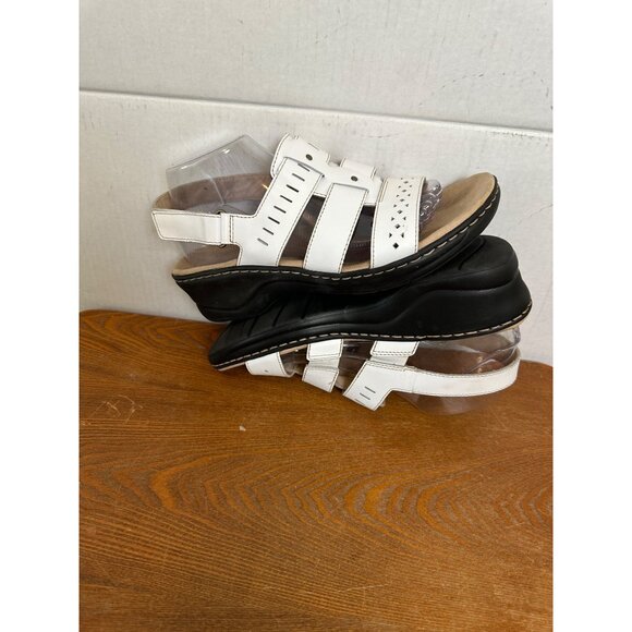 Clarks Size 10  Strappy Stylist Summer Comfy Casual Chic Slip On Sandals White - Picture 10 of 13